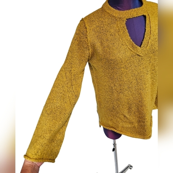 Taylor & Sage Mustard Yellow Keyhole Neck‎ Rolled Hem Sweater Size Small Women's - Picture 4 of 8